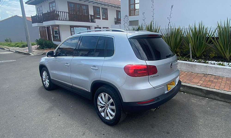 Volkswagen Tiguan Fu...