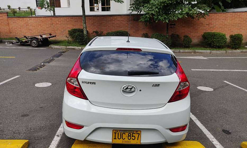 Hyundai Accent I25 1...