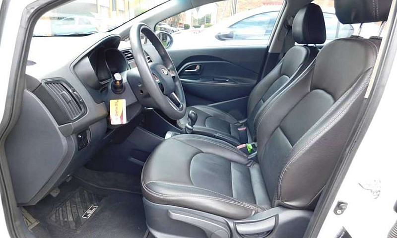 Kia Rio 2013 1.4...