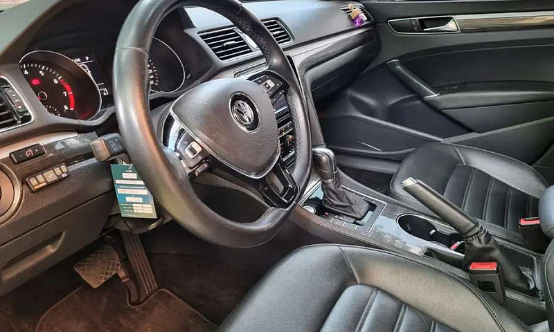 Volkswagen Passat Bl...