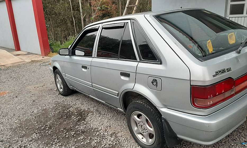 Vendo Mazda 323 Mode...