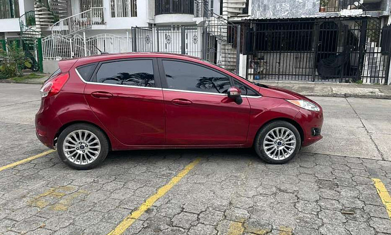 Ford Fiesta Titanium...