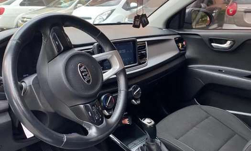 Vendo Kia Rio...