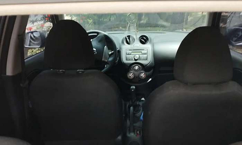 Vendo Nissan March A...