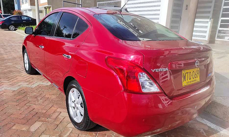 Nissan Versa Advance...