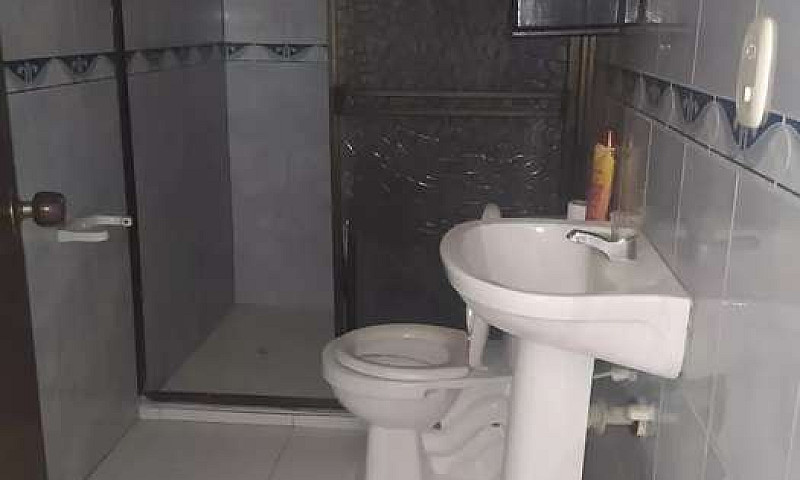 Se Alquila Habitació...