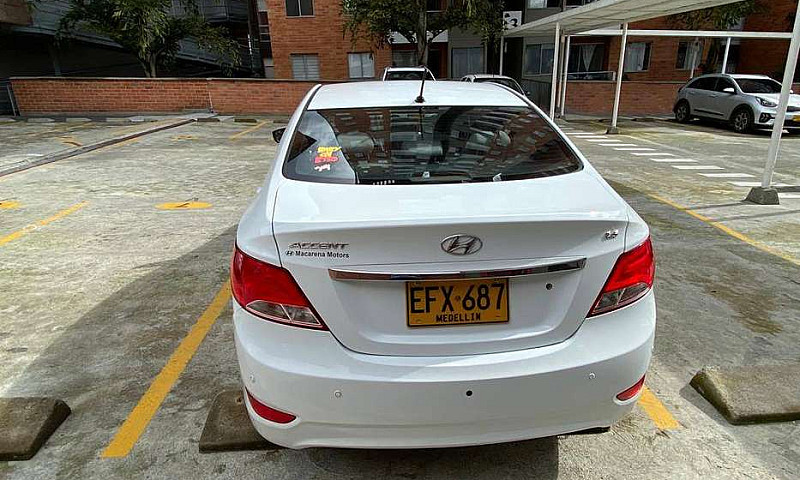 Vendo Hyundai Accent...