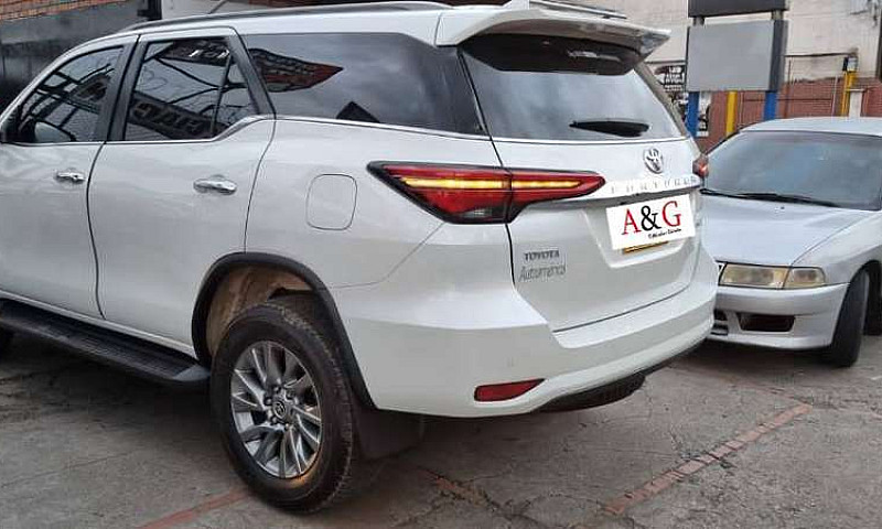 Toyota Fortuner Srv ...