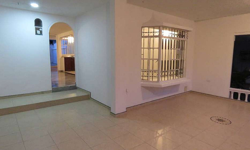 Casa Frente Al Centr...