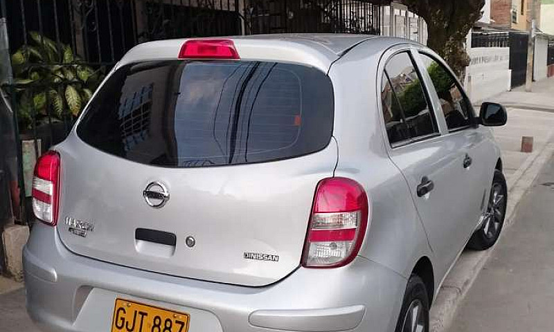 Vendo Nissan March A...