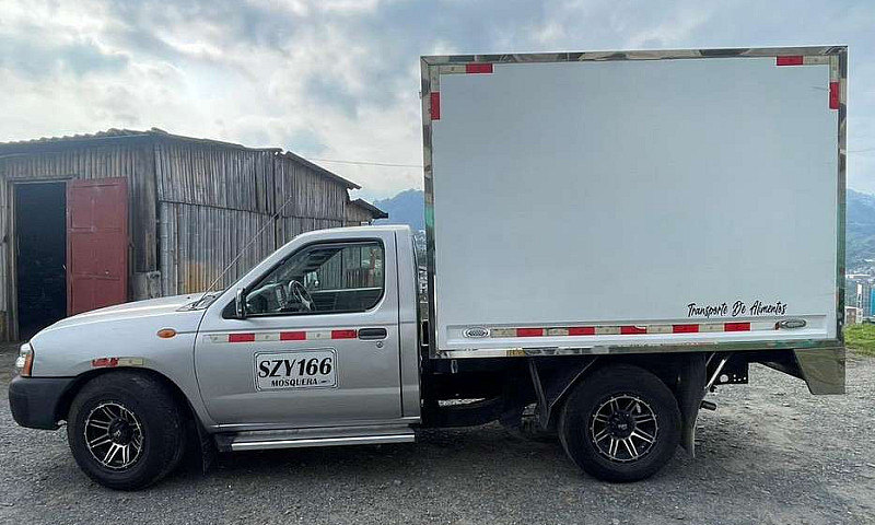 Camioneta Nissan D22...