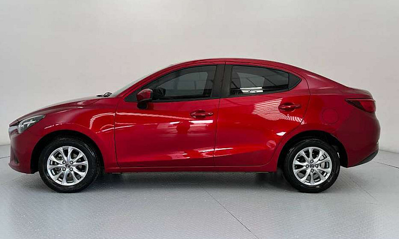 Mazda 2 Sedan...