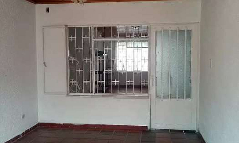 Casa De Dos Pisos Ba...