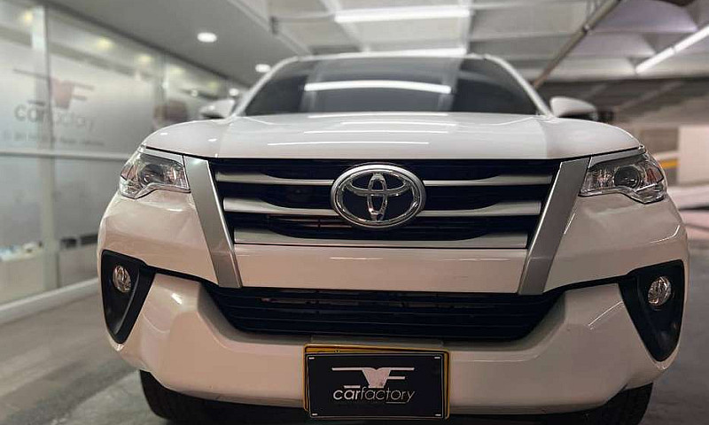 Toyota Fortuner Stre...