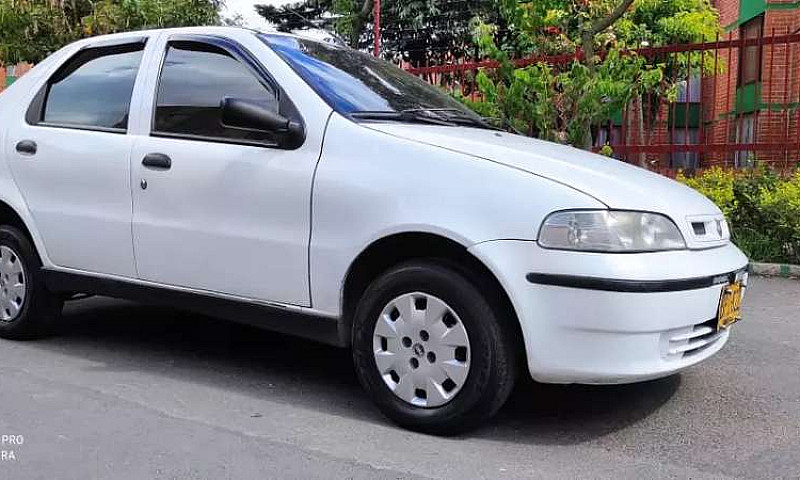 Fiat Siena 2002...