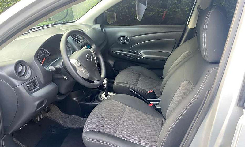 Nissan Versa Automat...