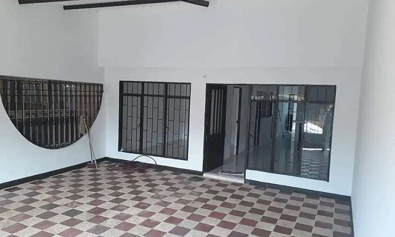 Se Vende Casa...
