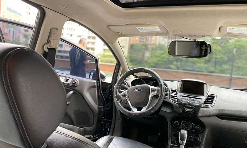Ford Fiesta Titanium...