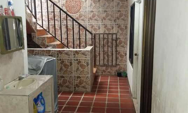 Se Alquila Casa En M...