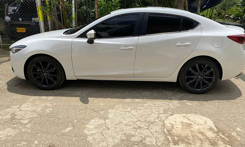 Vendo Mazda 3 Gran T...