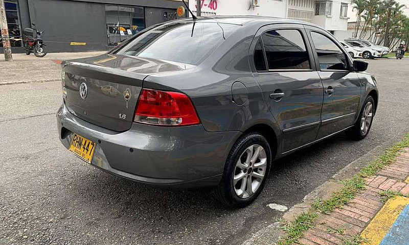 Volkswagen Gol Sedan...