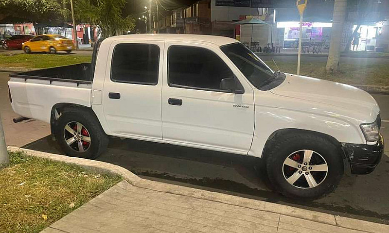 Vendo Toyota Hilux, ...