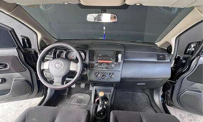 Permuto Nissan Tiida...
