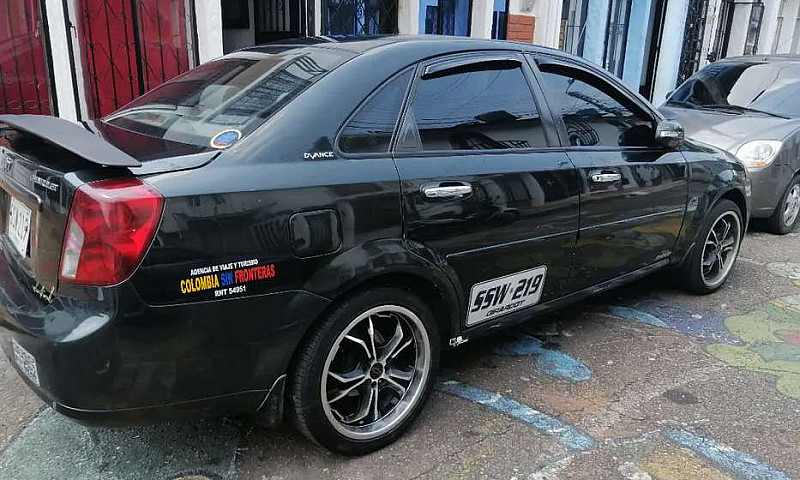 Arriendo Casa Barrio...