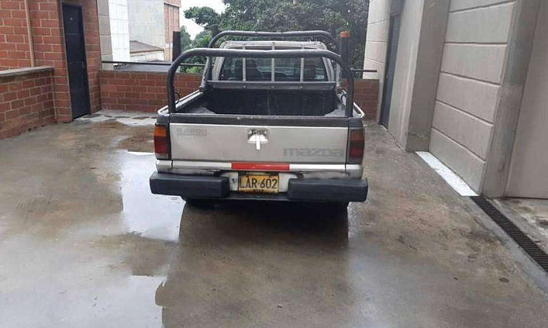 Mazda B2200...