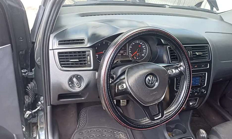 Volkswagen Cross Fox...