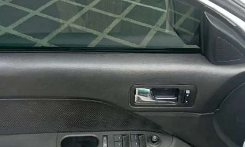 Vehiculo Ford Fusion...