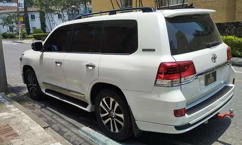 Toyota Land Cruiser ...