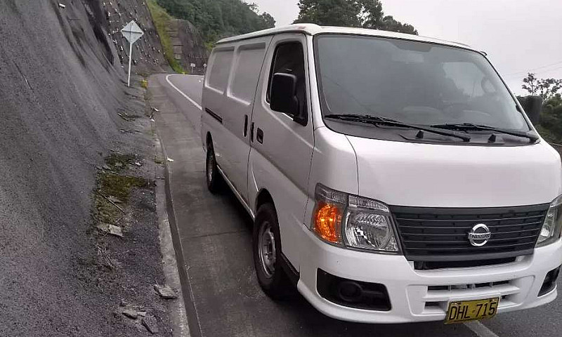 Hermosa Nissan Urvan...