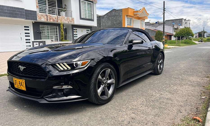 Vendo Ford Mustang I...