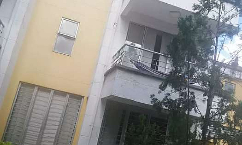 Casa En Conjunto Cer...