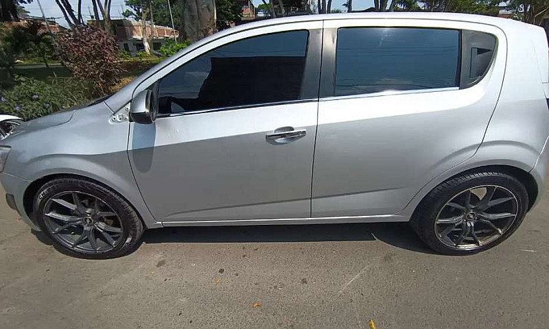 Chevrolet Sonic Lt 2...
