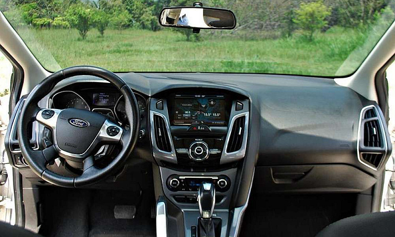 Ford Focus Titanium...