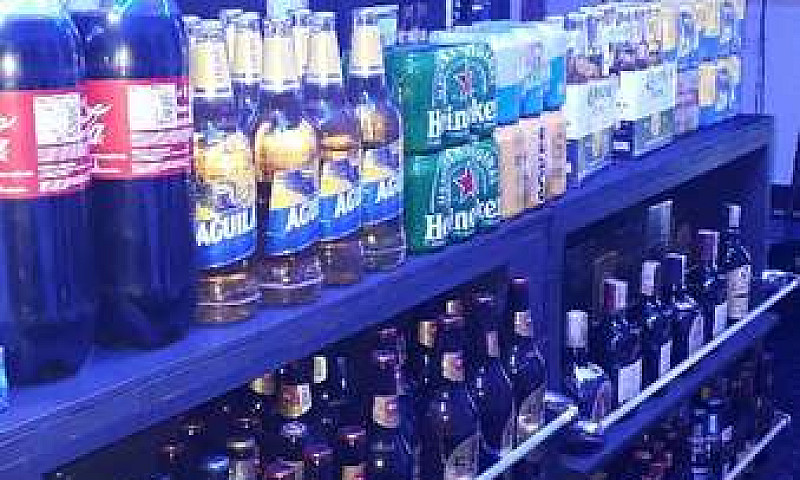 Se Arrienda Licorera...