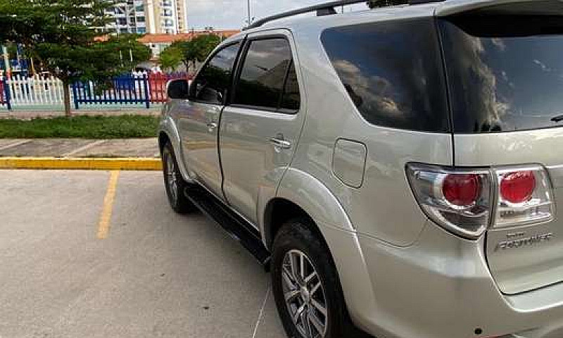 Vendo Toyota Fortune...