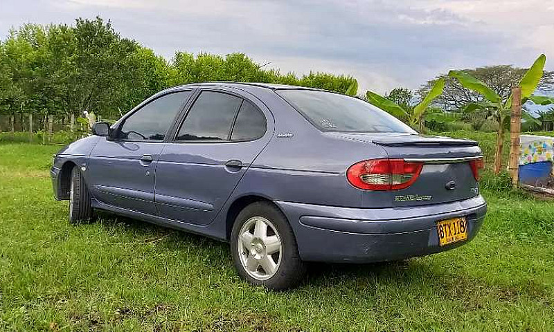 Vendo Renault Megane...