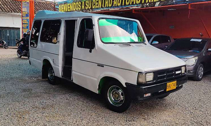 Microbus Mazda B2200...