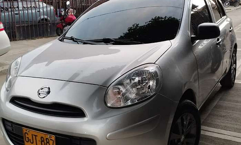 Vendo Nissan March A...