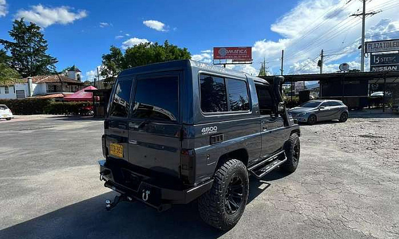 Toyota Land Cruiser ...