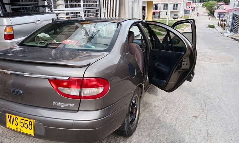 Se Vende Carro Renau...