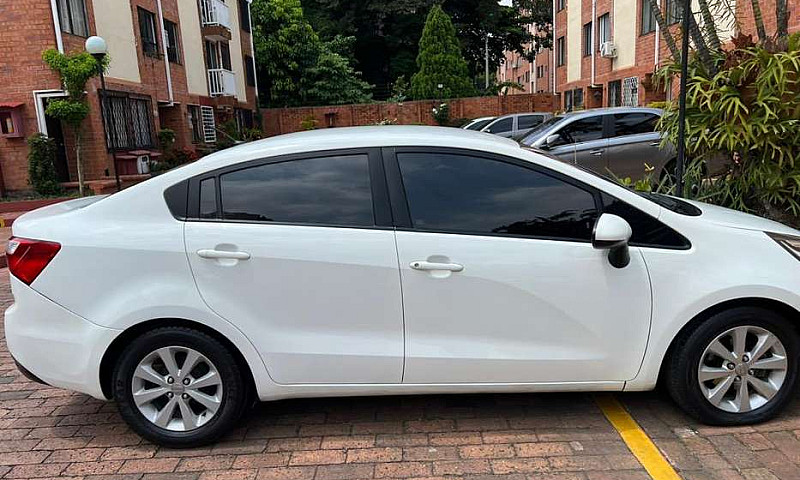 Kia Río Sedan  Autom...