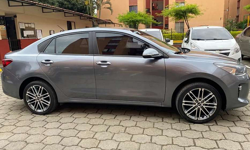 Vendo Kia Rio...