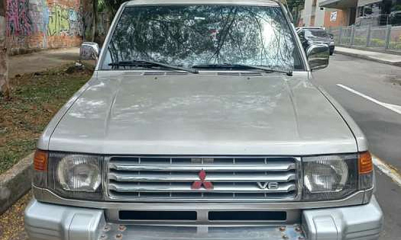 Montero Mitsubishi V...