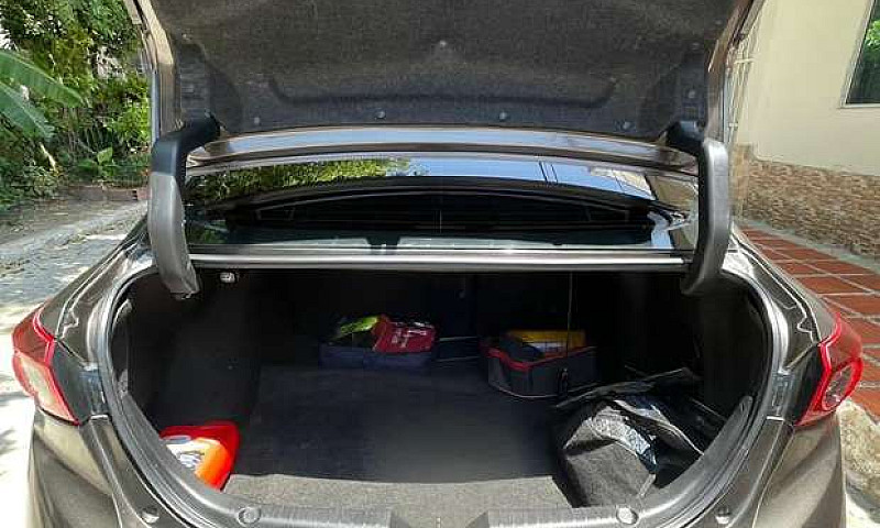 Se Vende Mazda 3....