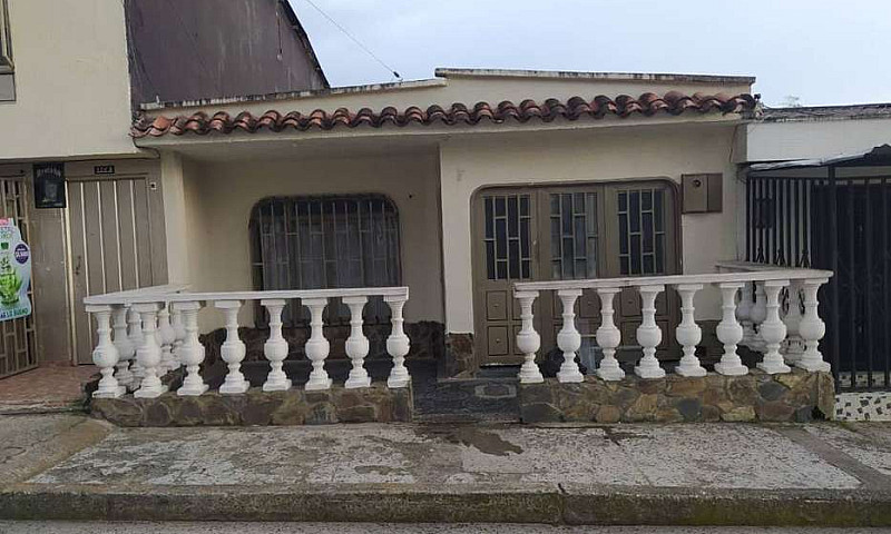 Arriendo Casa Barrio...