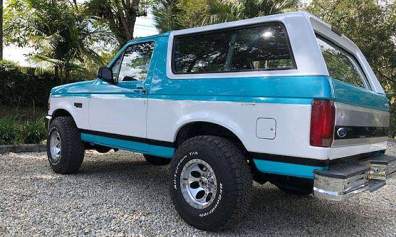 Ford Bronco Xlt At 5...